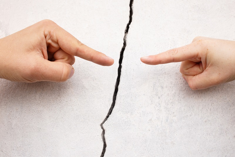 Van-e kötelezettsége bontáskor a szomszédnak?