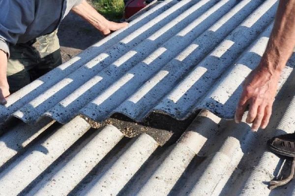 Indul az azbesztmentesítési pályázat – alig két hetet adtak a támogatás igénylésére