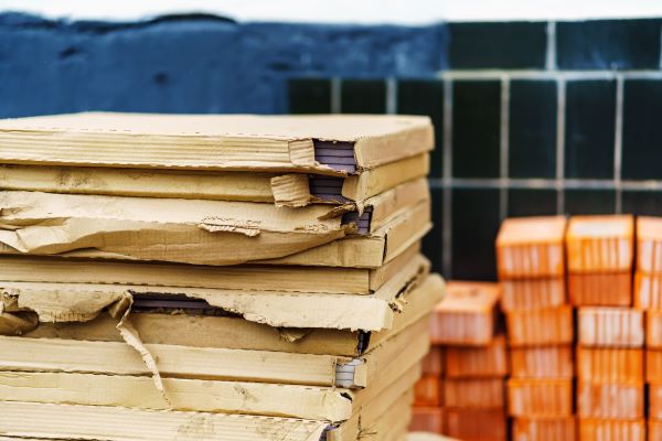 Befagyasztotta a tégla és a cserép árát a kormány