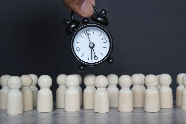 Meddig lehet szabadnap nélkül dolgozni?