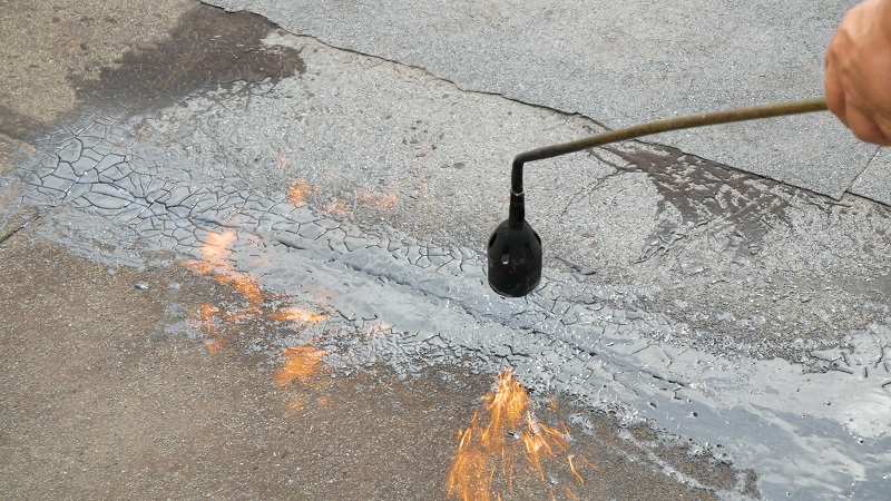 Lapostetők és erkélyek felújítása: lehet bontás nélkül is