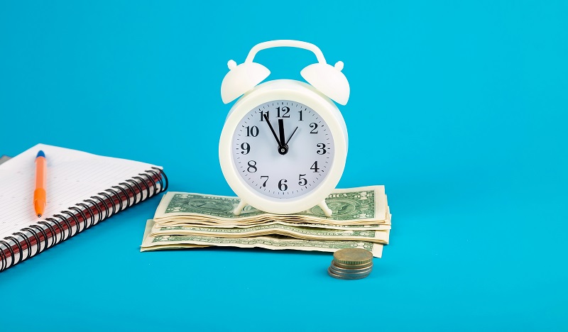 Munkaidőkeret – levonható-e a le nem dolgozott órákra fizetett munkabér?