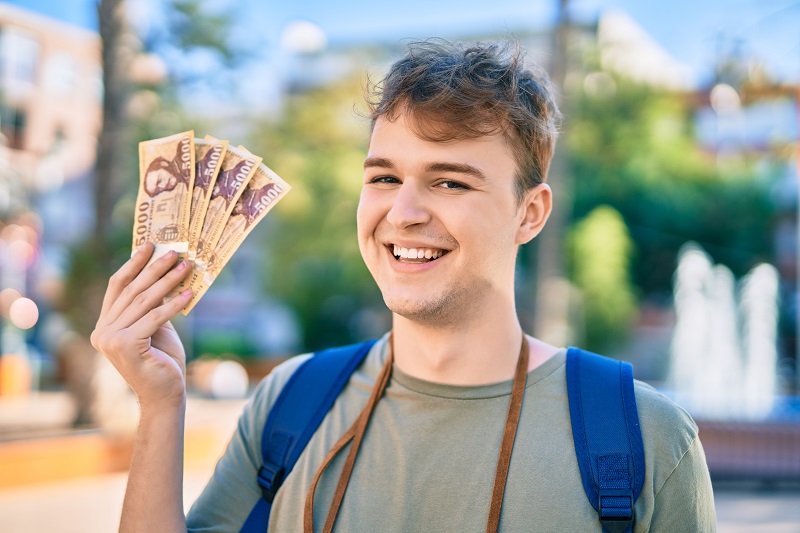 Képzési hitellel a több szakemberért